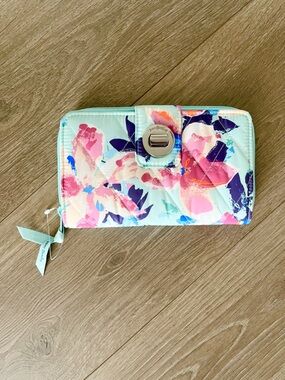 NWOT Vera Bradley Quilted Floral Accordion Turnlock Wallet in Aqua, Pink, Cream